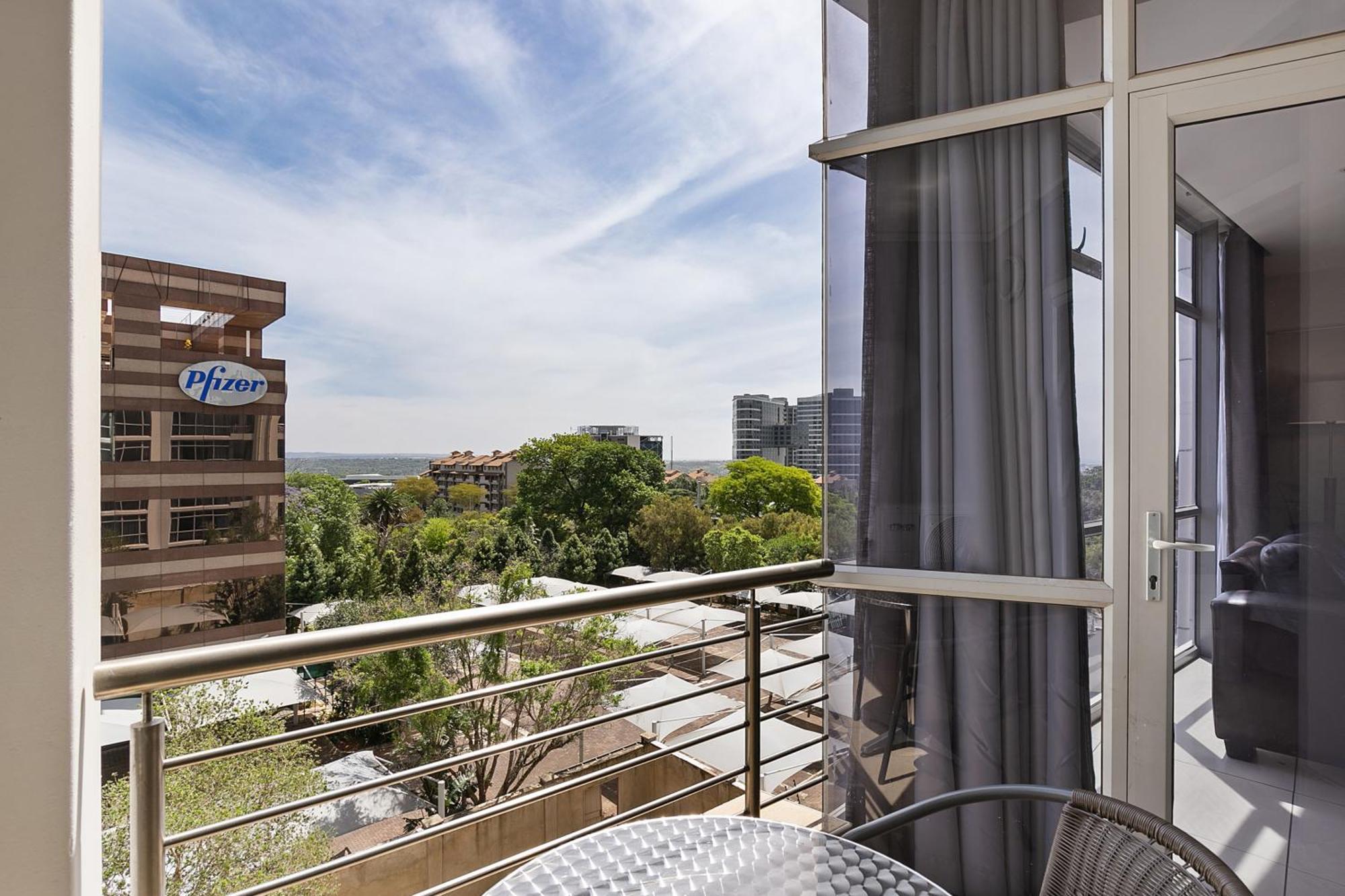 Hydro Park Residences In Sandton With Generator Căn hộ
