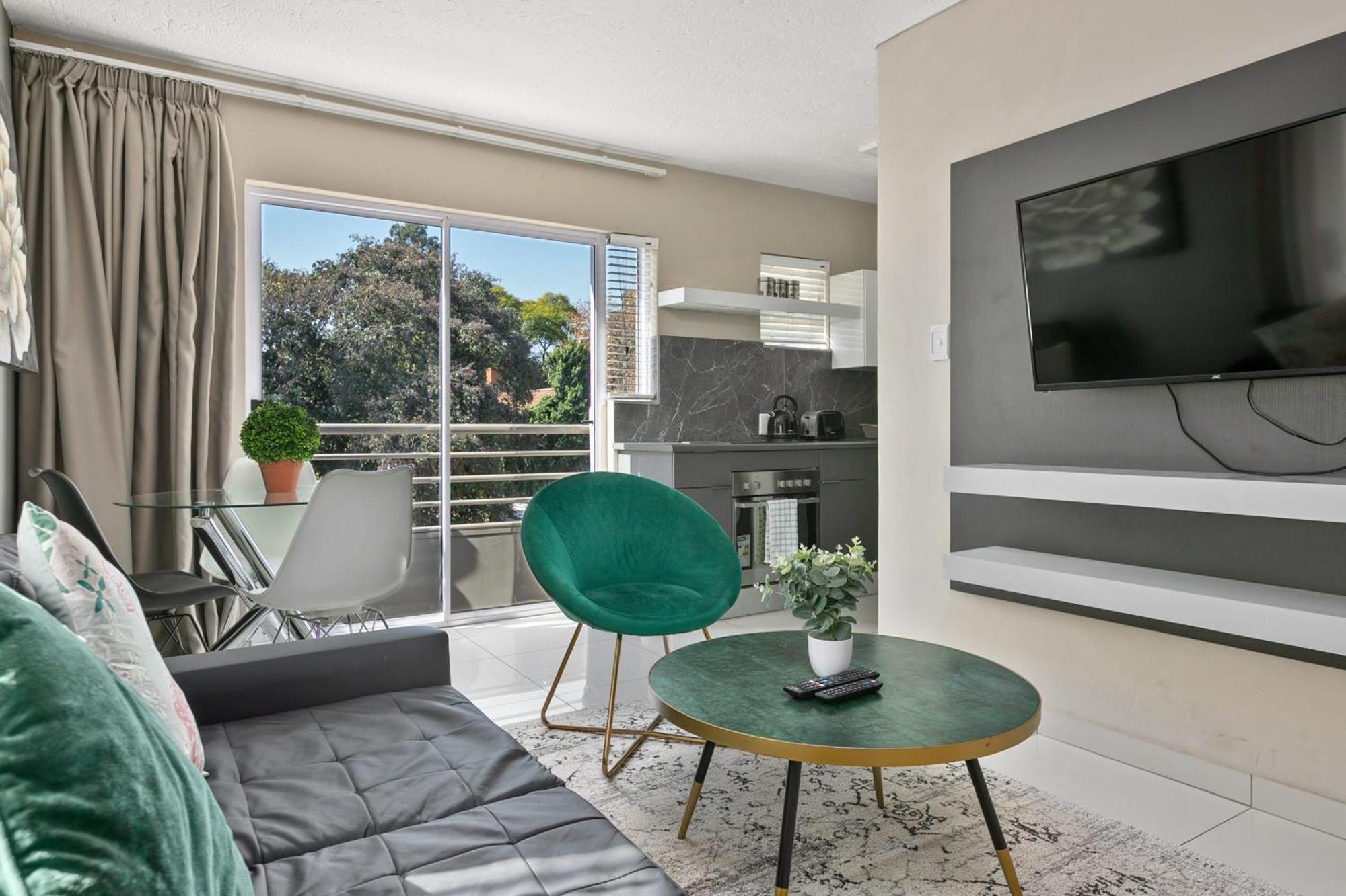 Marley On Katherine Apartment *