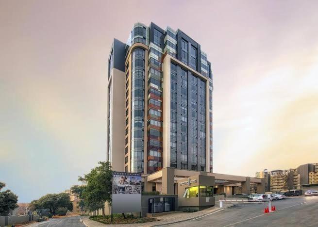 Sandton Skye Apartment *