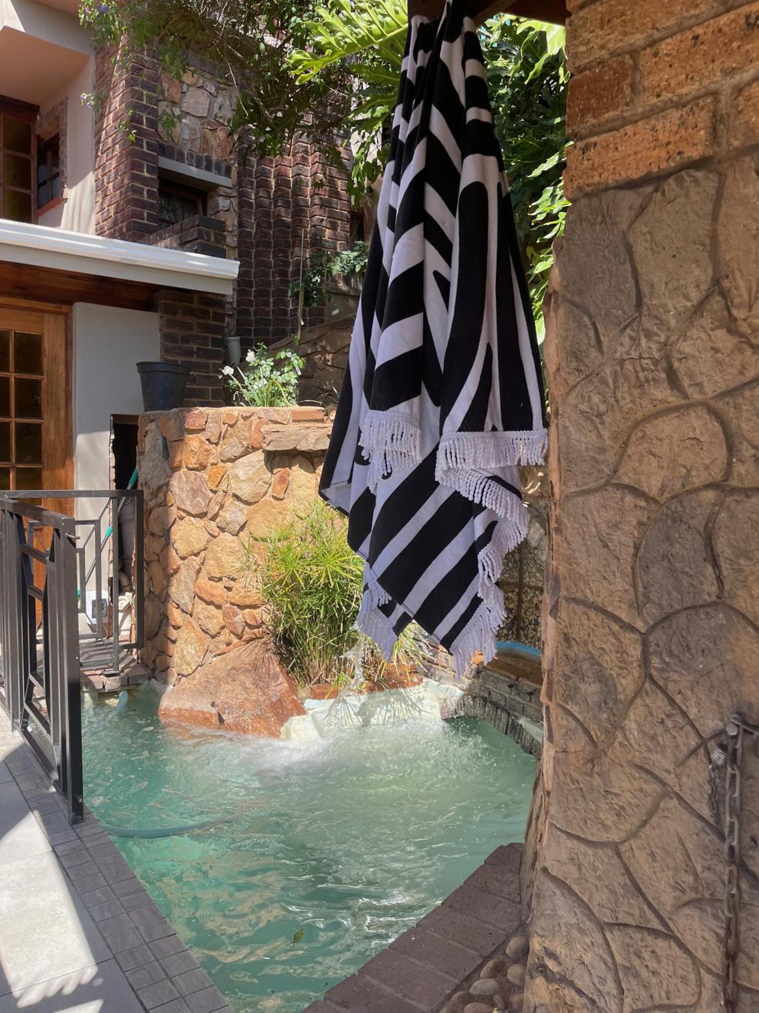 Apartamento Sunset View Boutique: Luxury Nature Retreat With Pool And Solar