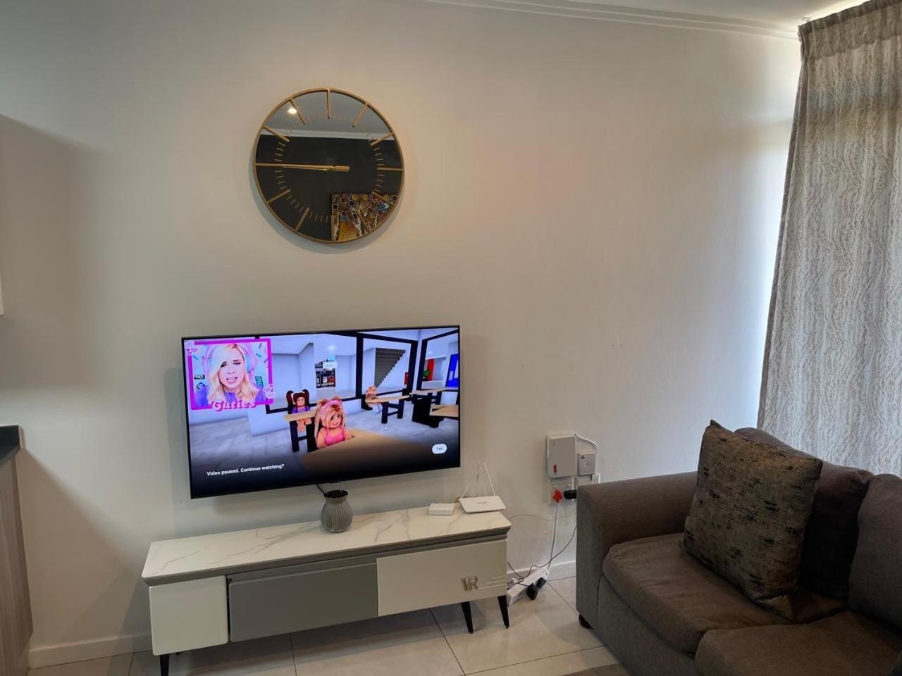 Lilly's Platinum - 1 Bedroom Back Up Power Apartment *