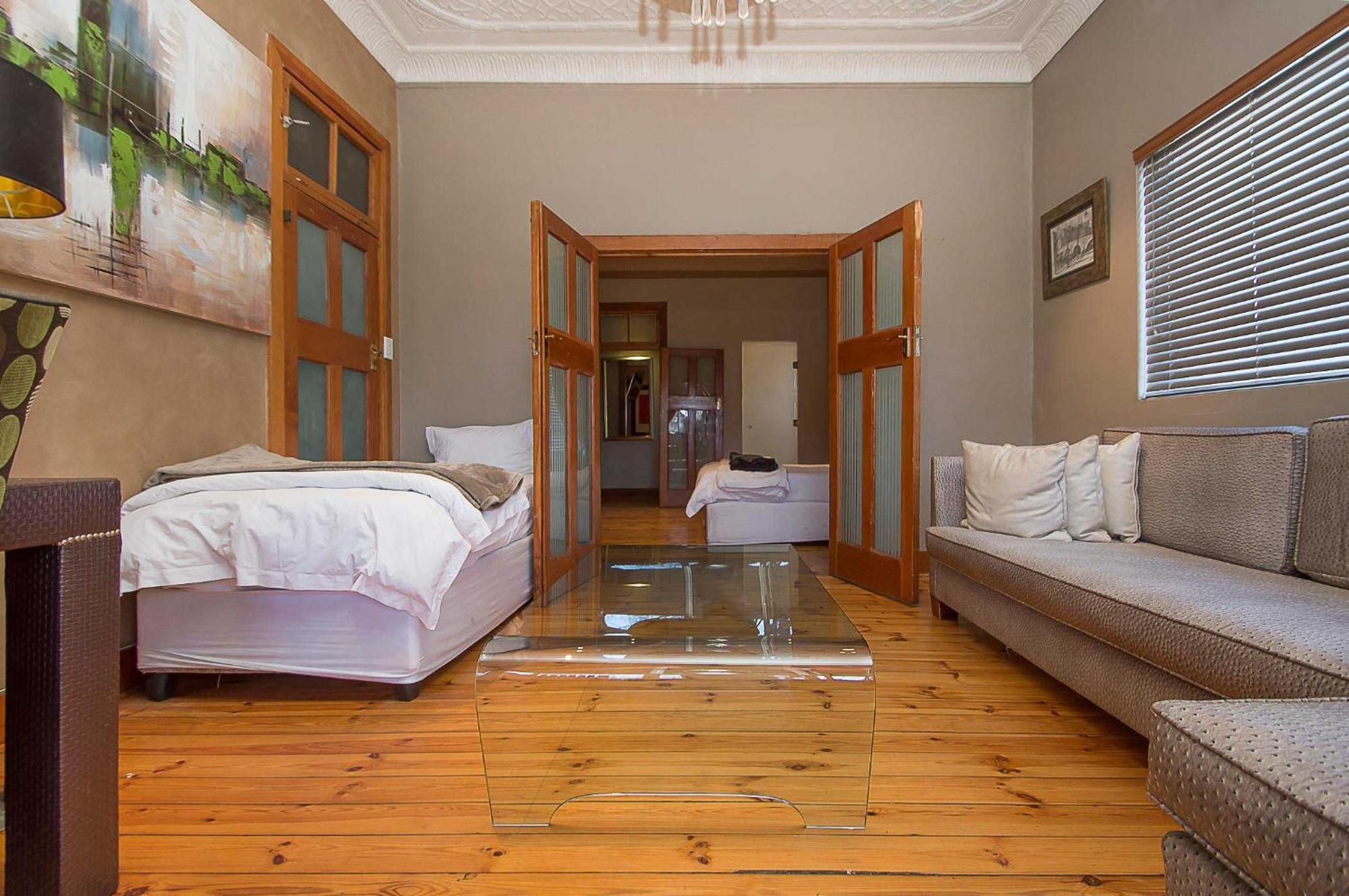 Casa de hóspedes Saffron 4*