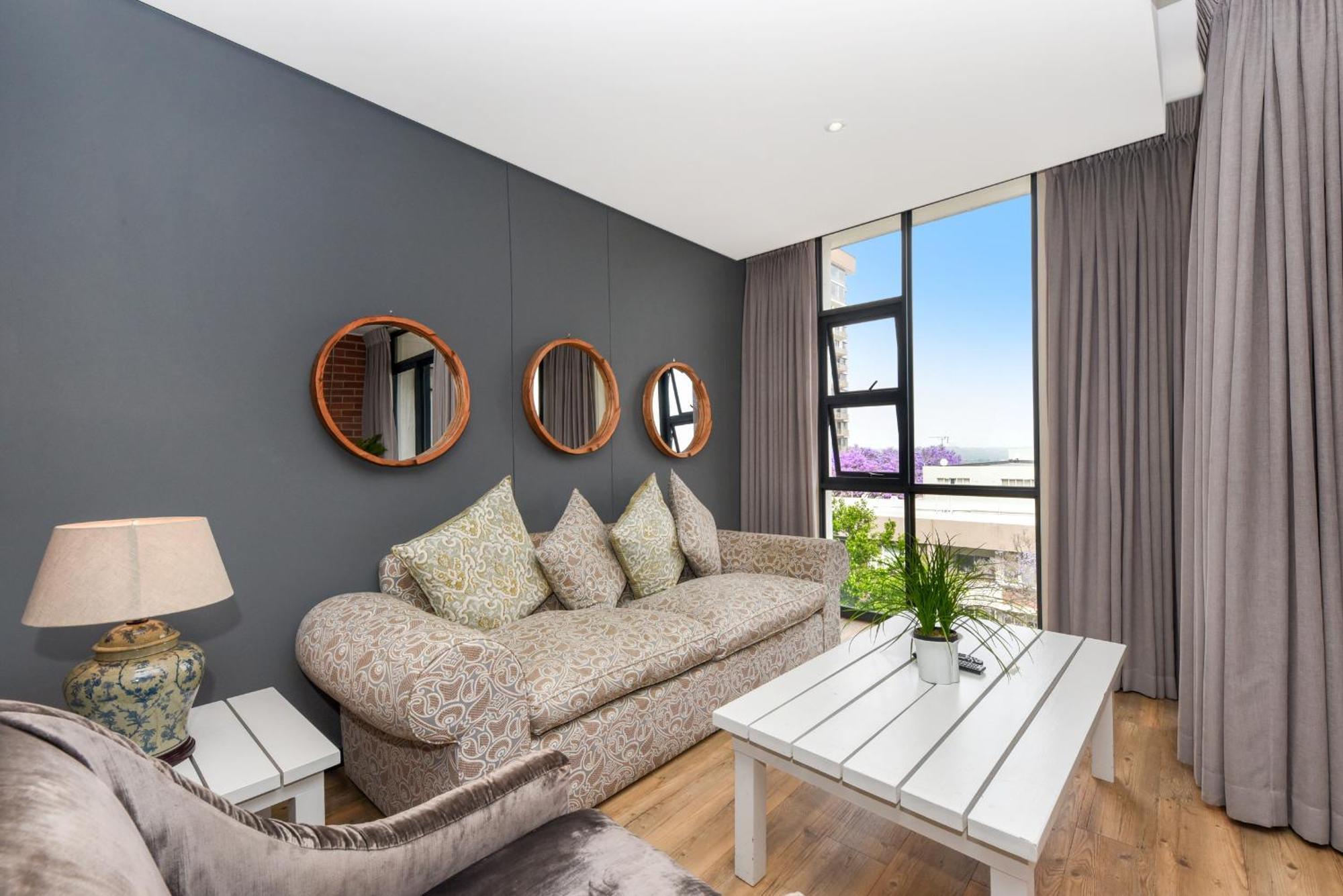 Easy - The Vantage Rosebank *