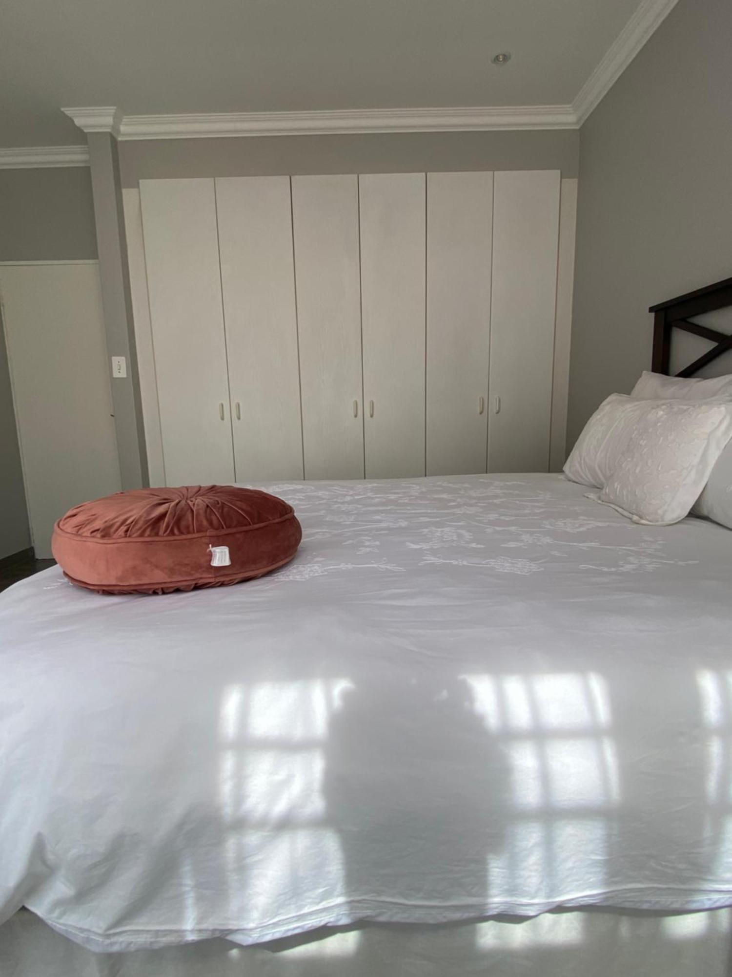 Biệt thự Modern Serene 3 Bedroom *
