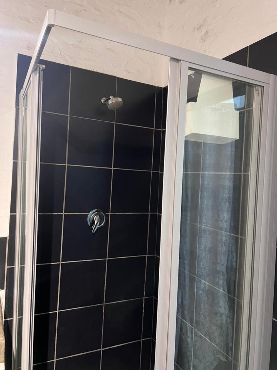 Apartment Craftsmanship 246 *