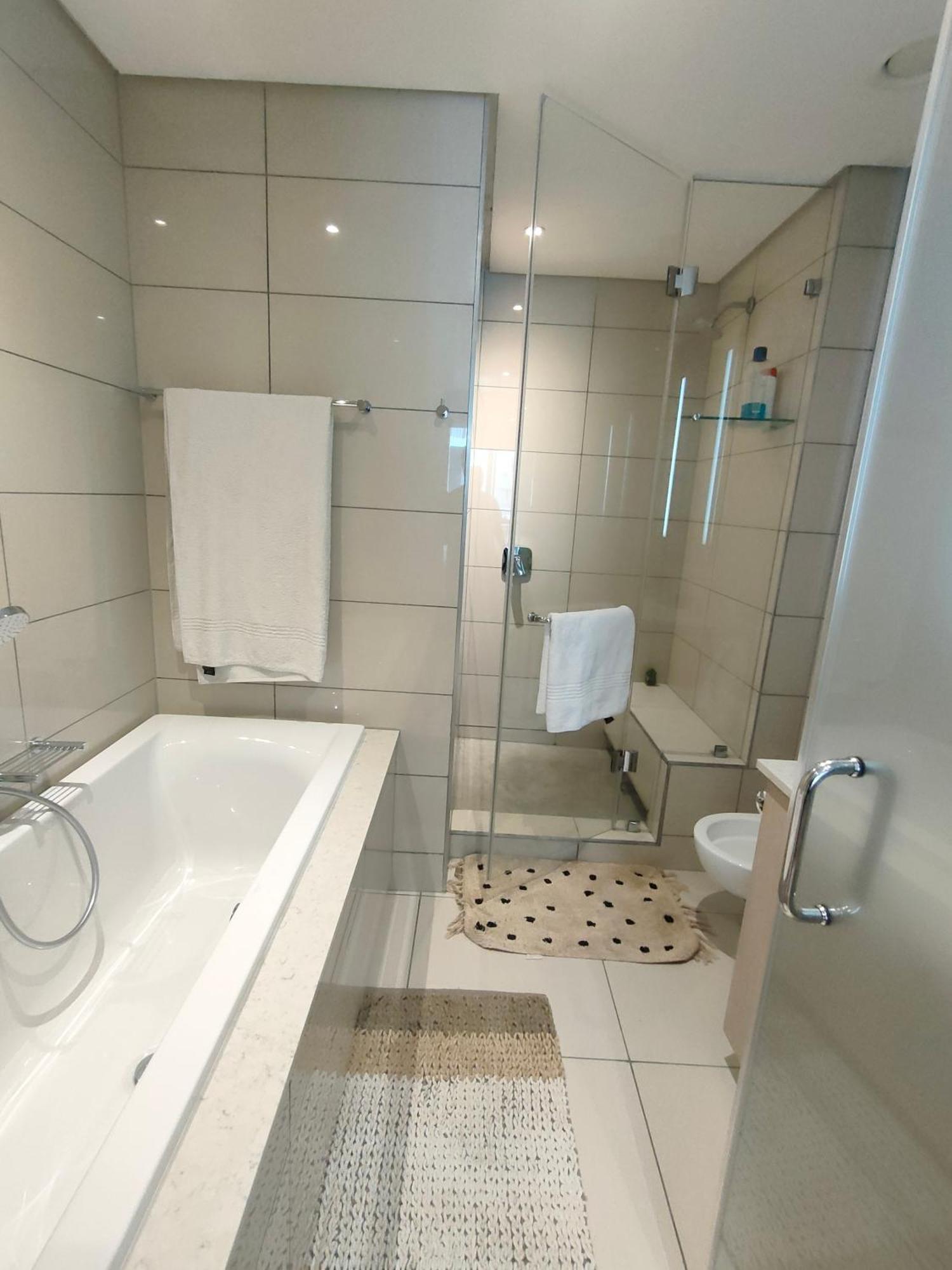 Apartment Modern 1br Apt Near Sandton City No Loadshedding *