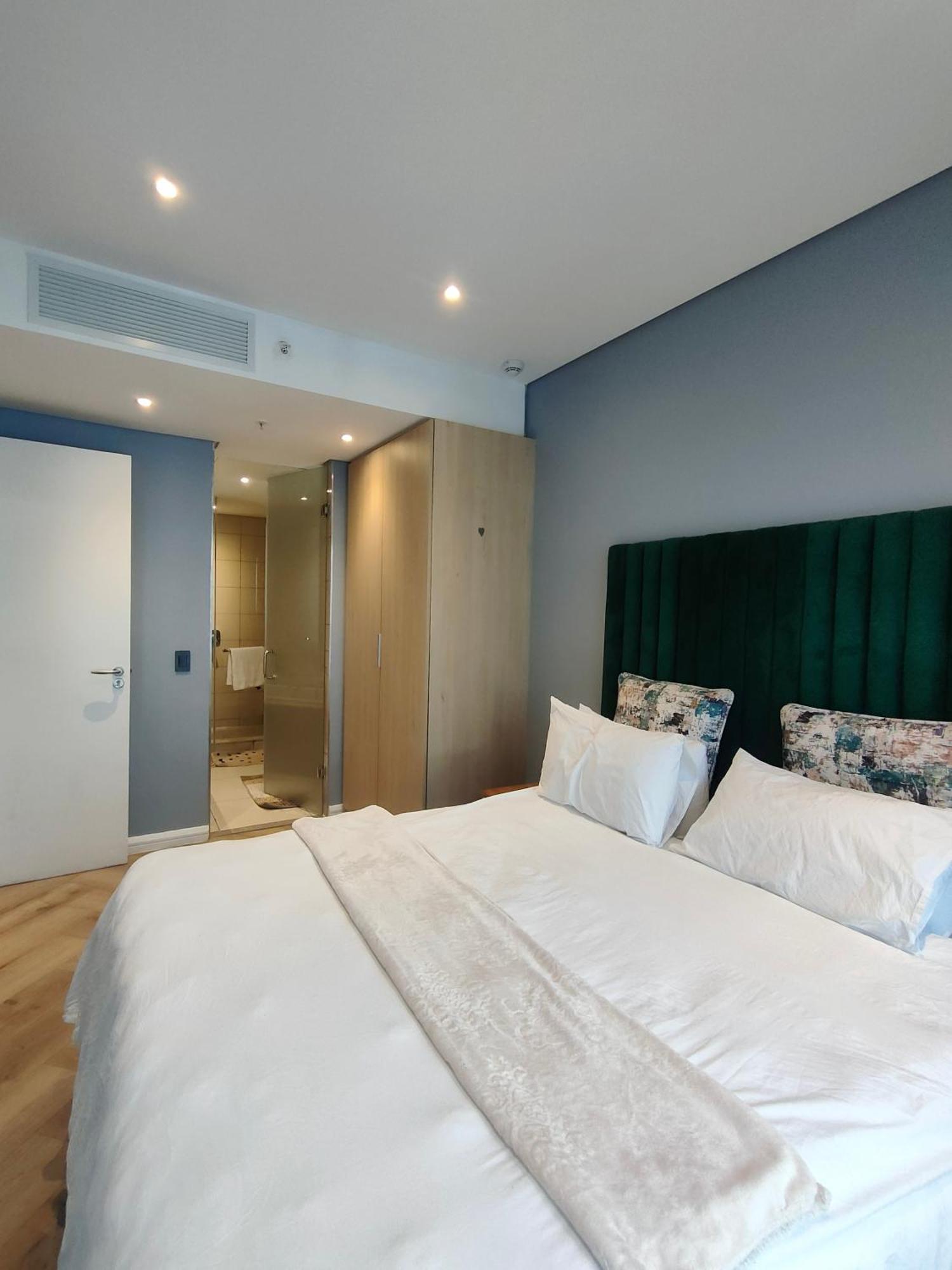 Modern 1br Apt Near Sandton City No Loadshedding