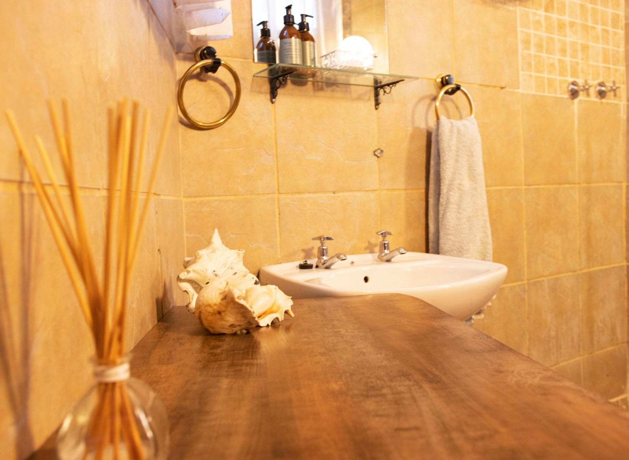 Sunset View Boutique: Luxury Nature Retreat With Pool And Solar