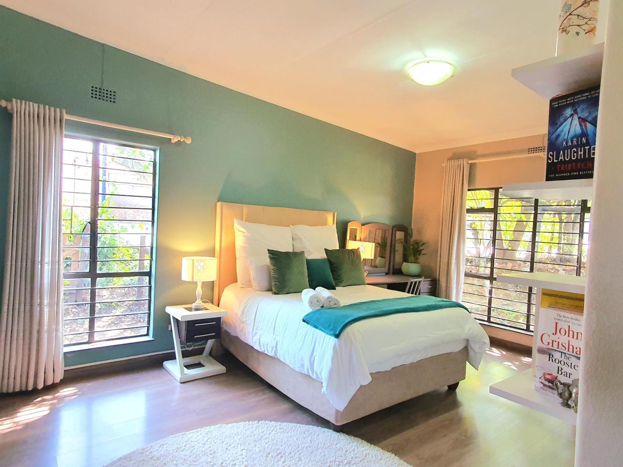 Sandton Guesthouse, Husky Rescue, No Parties Allowed Guest house *
