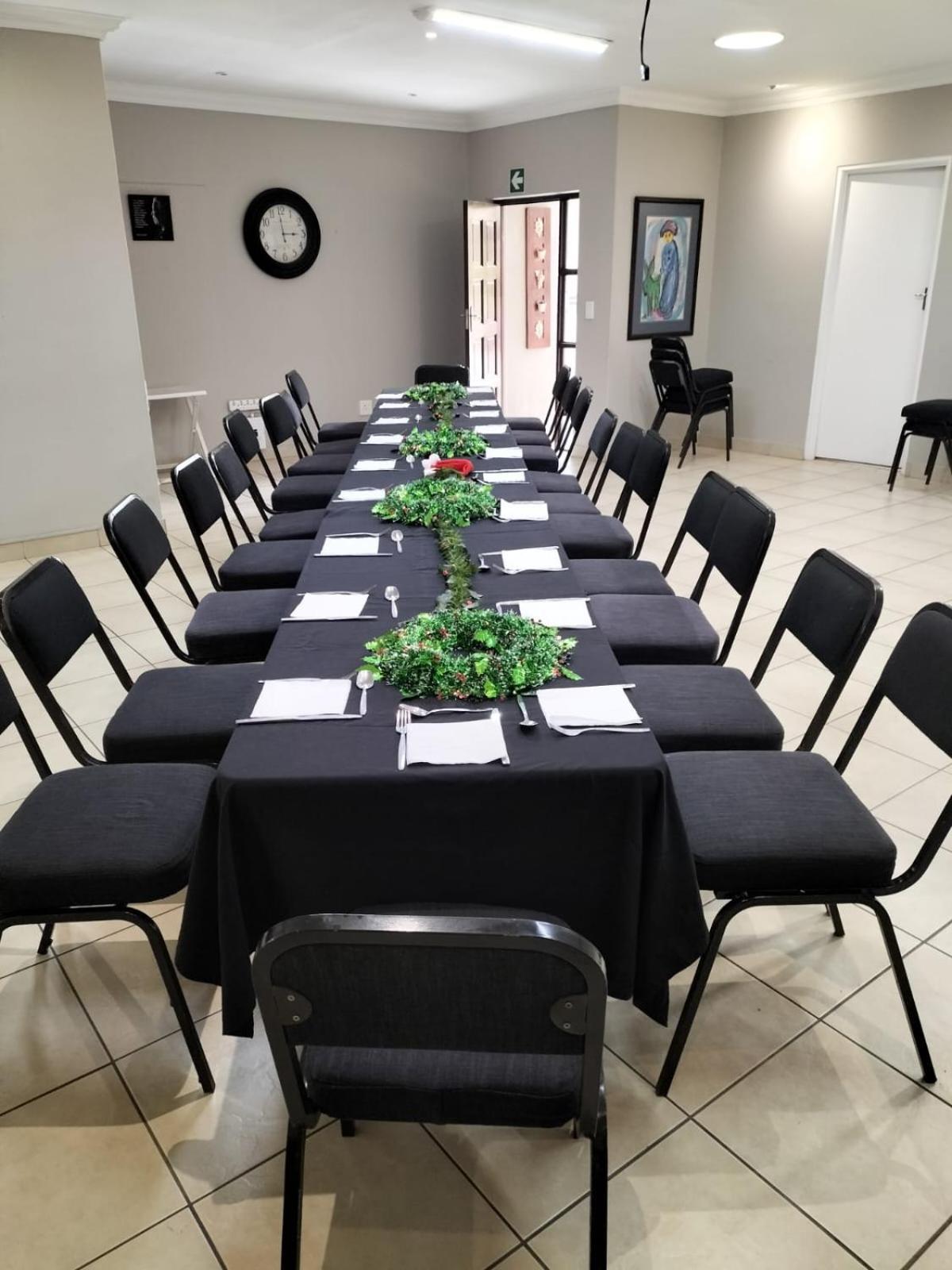 Acomodação com café da manhã  Oaklands And Conference Centre