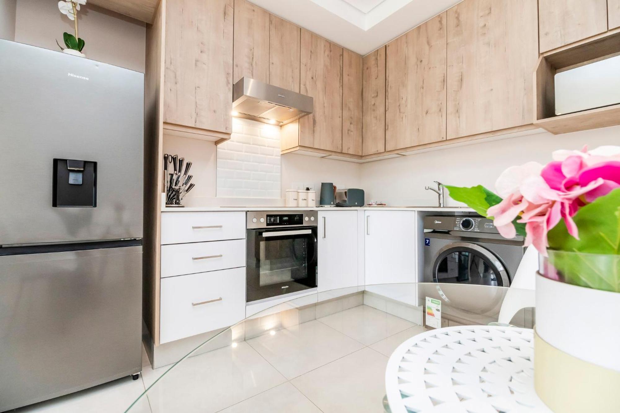 Sandton Gate Luxury Apartment