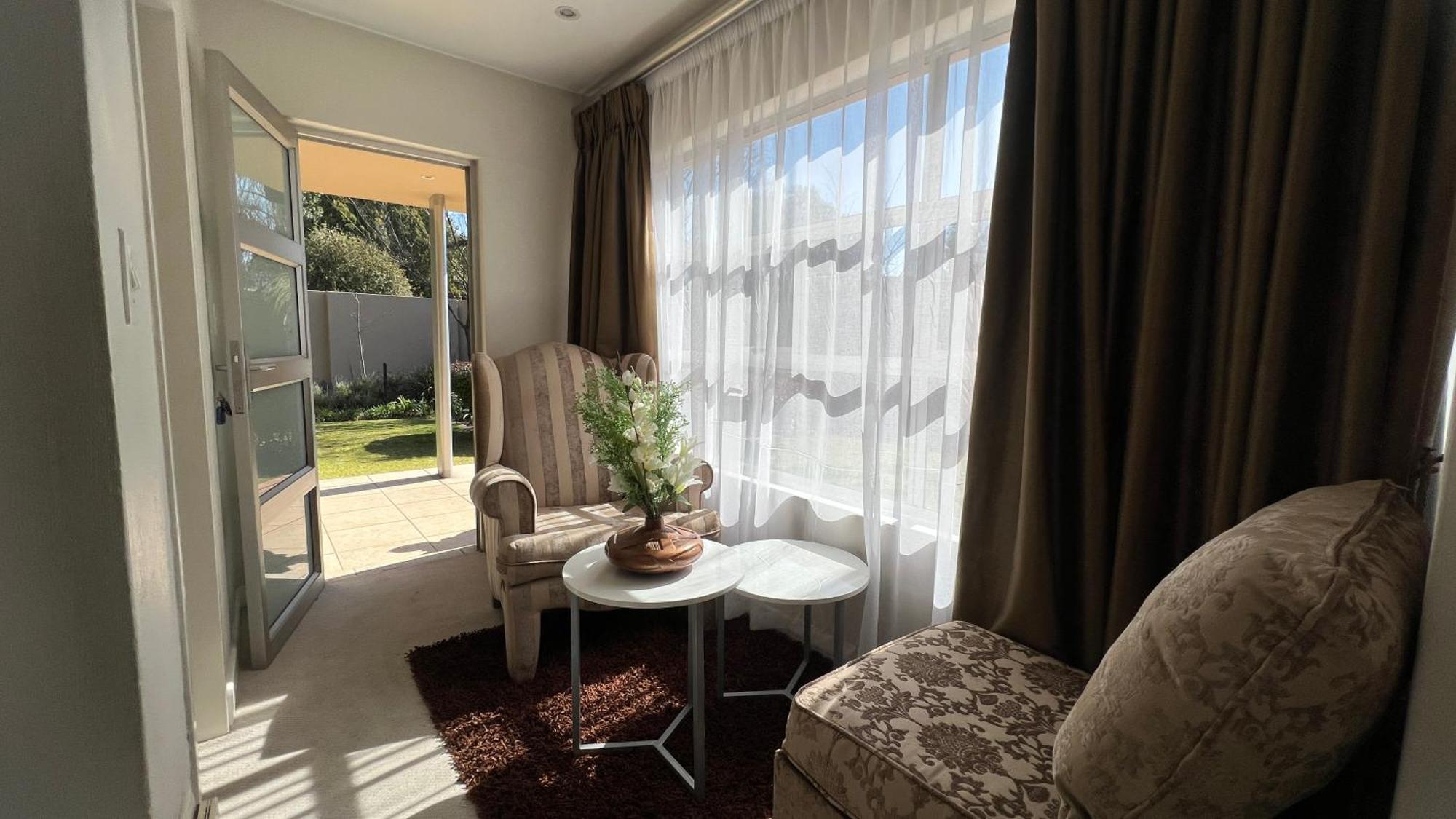 Sizanazo - In The Heart Of Northcliff Hill Homestay