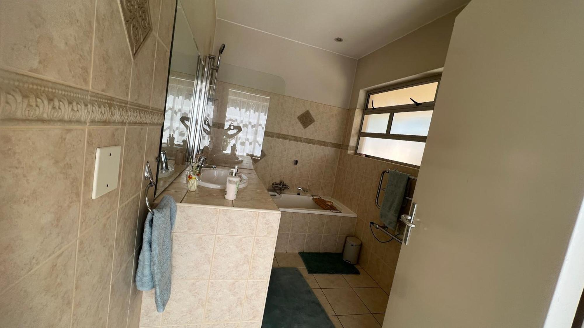 Homestay Sizanazo - In The Heart Of Northcliff Hill
