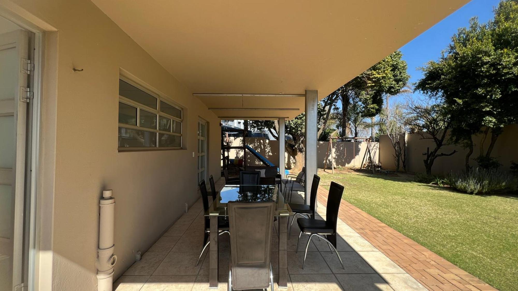 Homestay Sizanazo - In The Heart Of Northcliff Hill