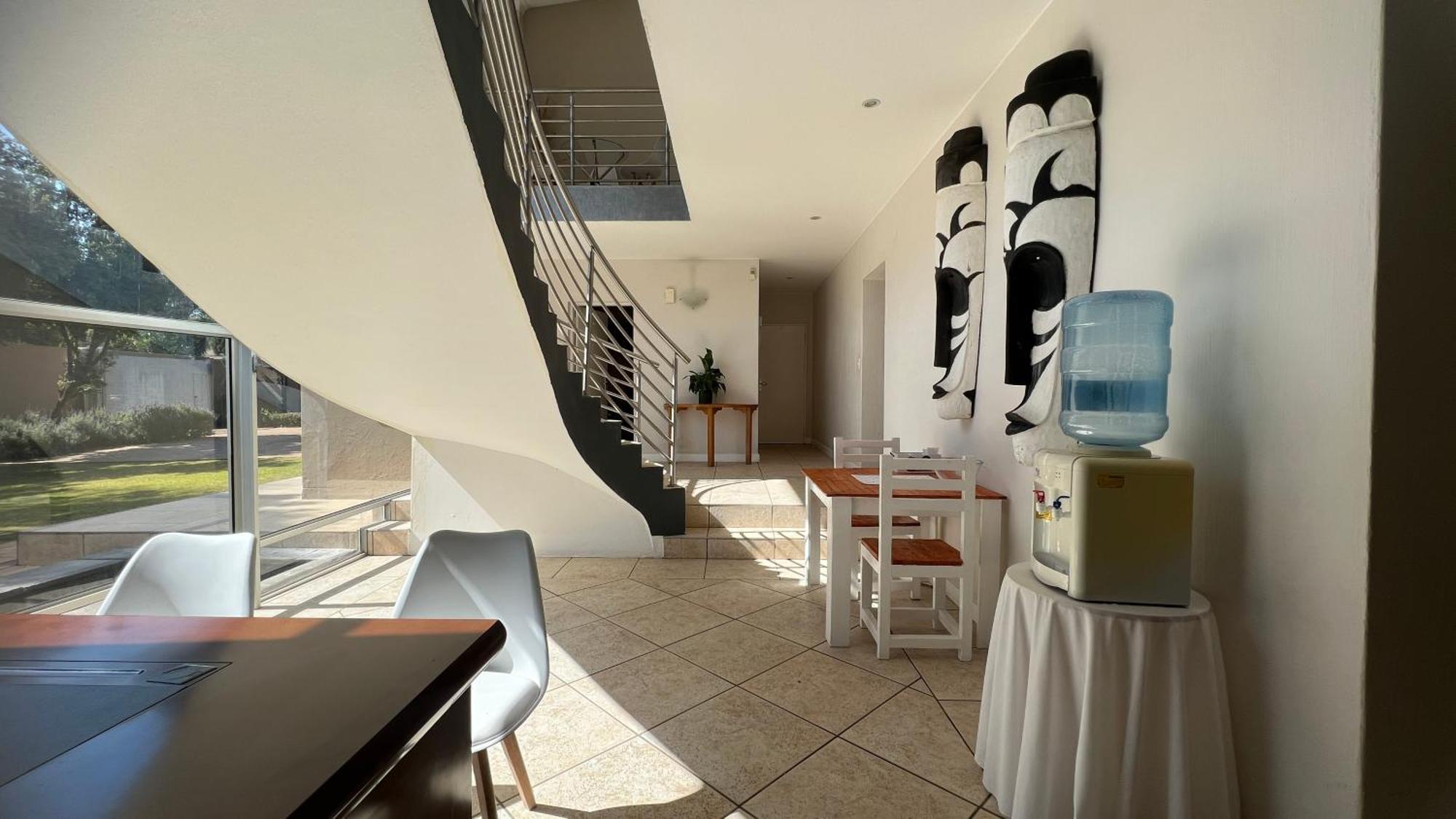 Homestay Sizanazo - In The Heart Of Northcliff Hill *