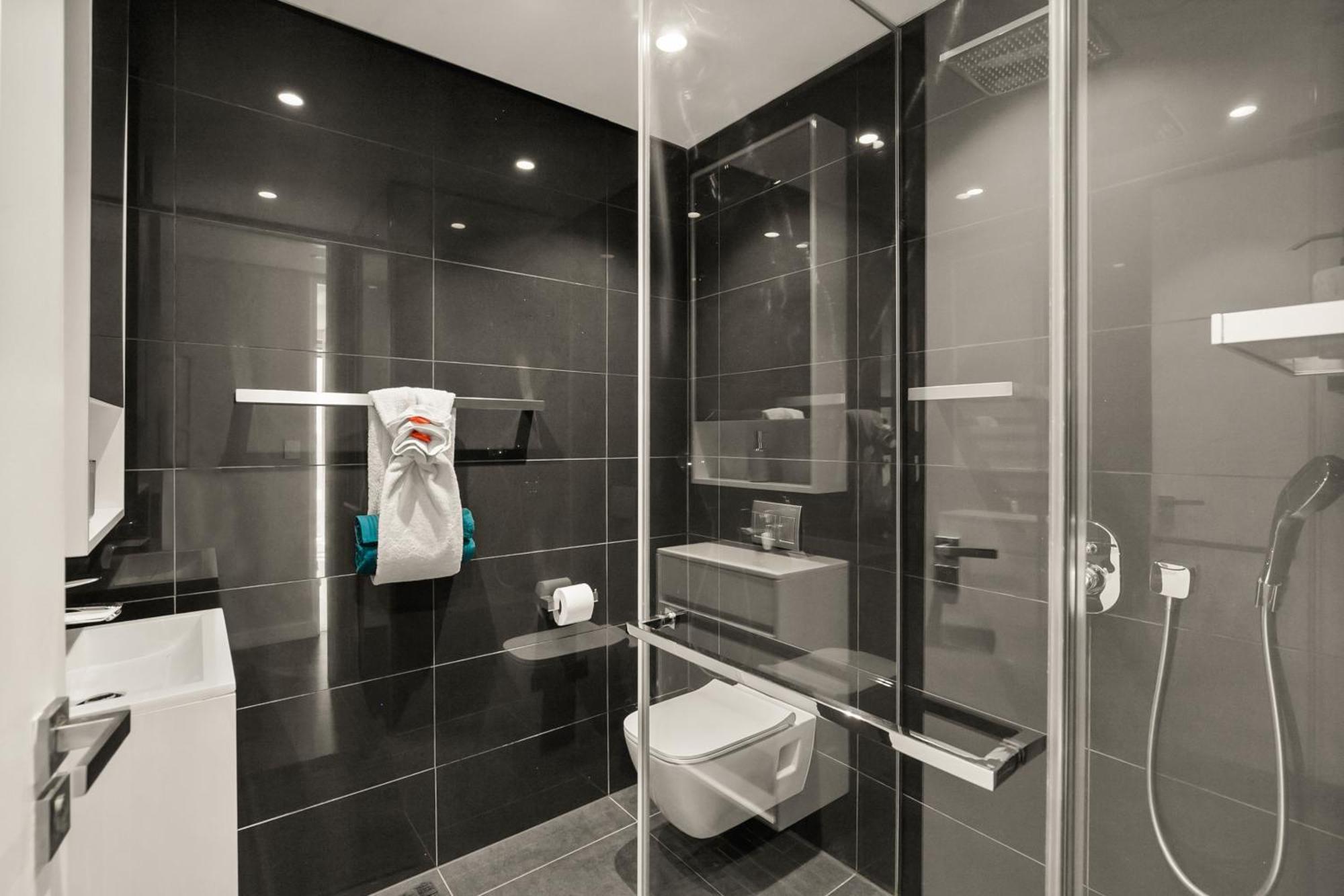 Park Rosebank 2 Bedroom Apartment *