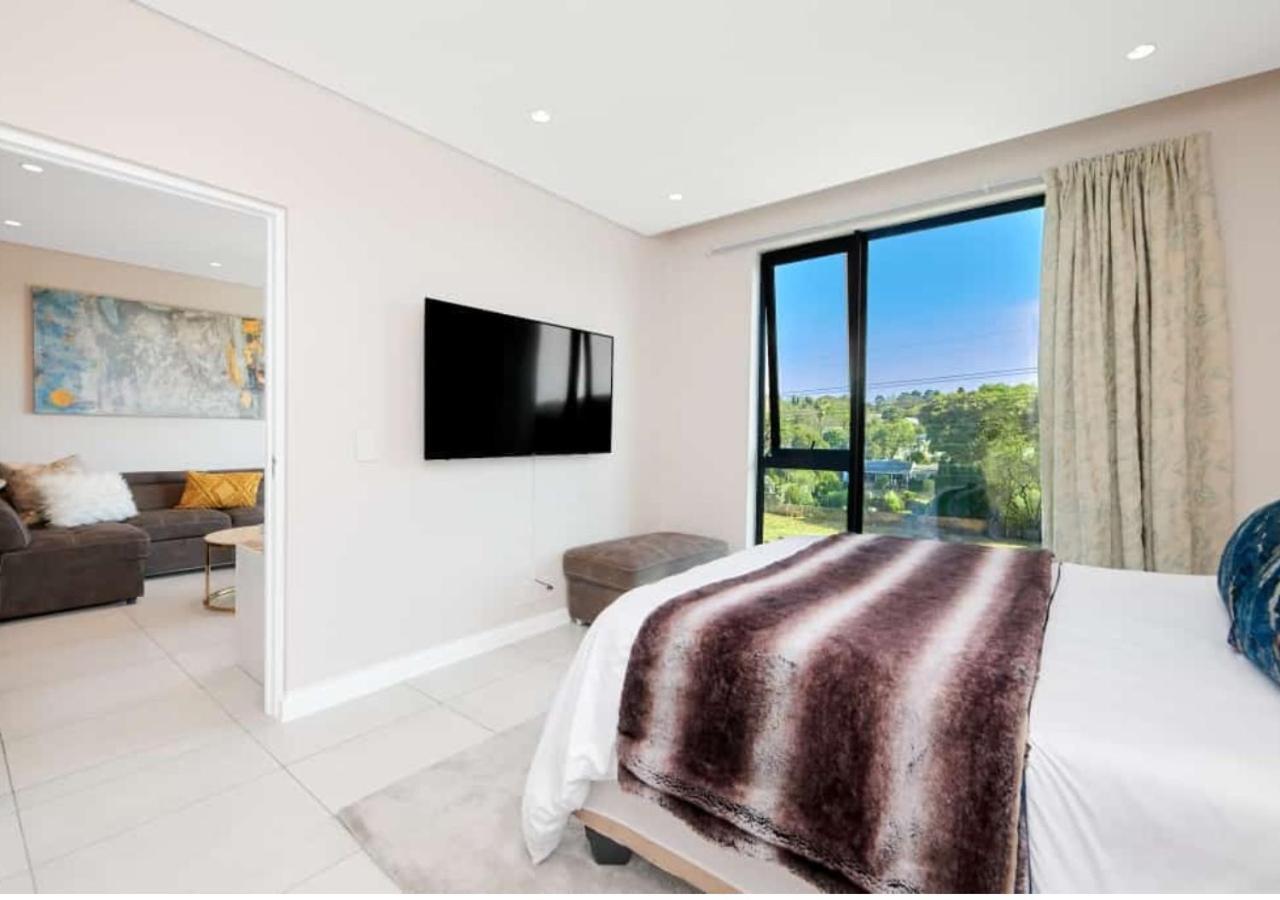 1 Bedroom In Sandton Apartment *