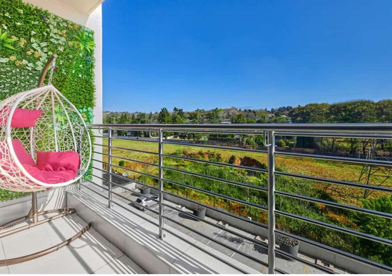 1 Bedroom In Sandton Apartment *