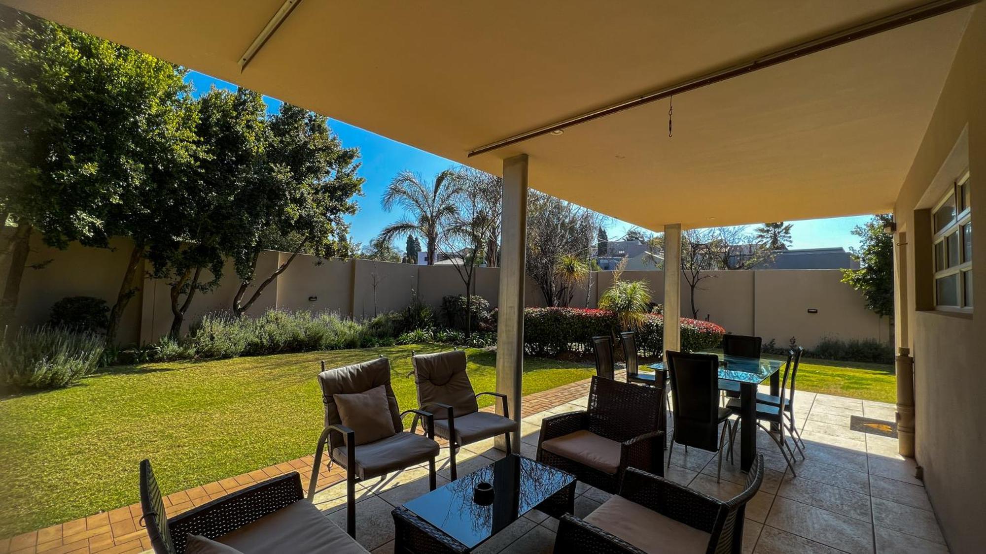 Homestay Sizanazo - In The Heart Of Northcliff Hill