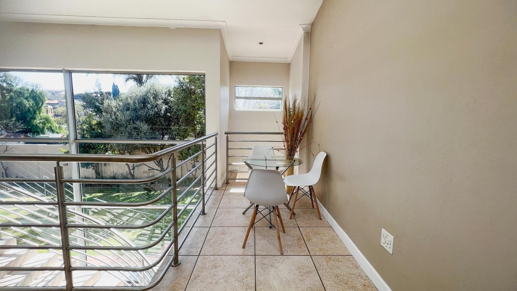 Homestay Sizanazo - In The Heart Of Northcliff Hill *