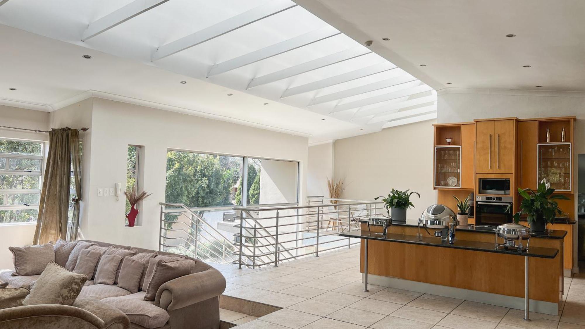 Sizanazo - In The Heart Of Northcliff Hill Homestay