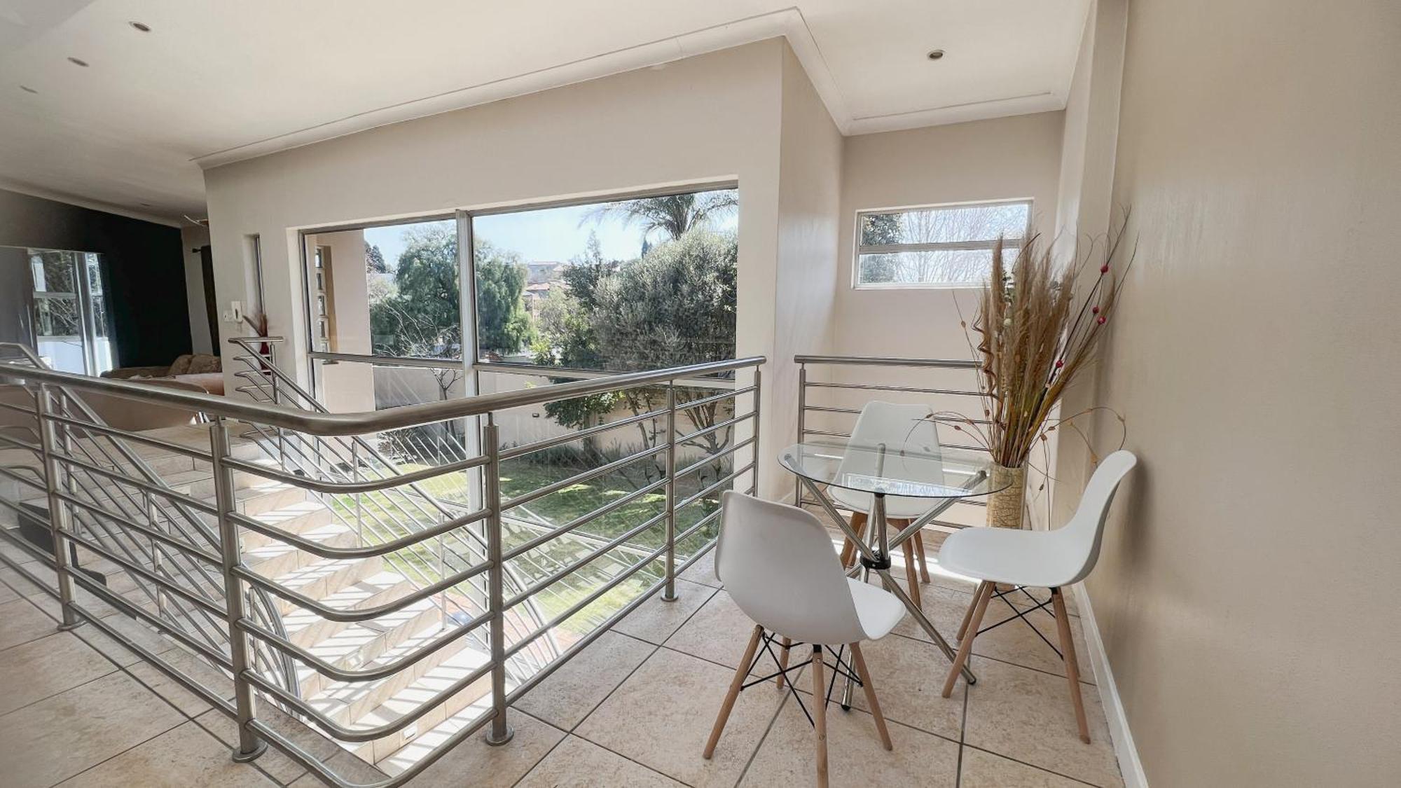 Sizanazo - In The Heart Of Northcliff Hill * Johannesburg
