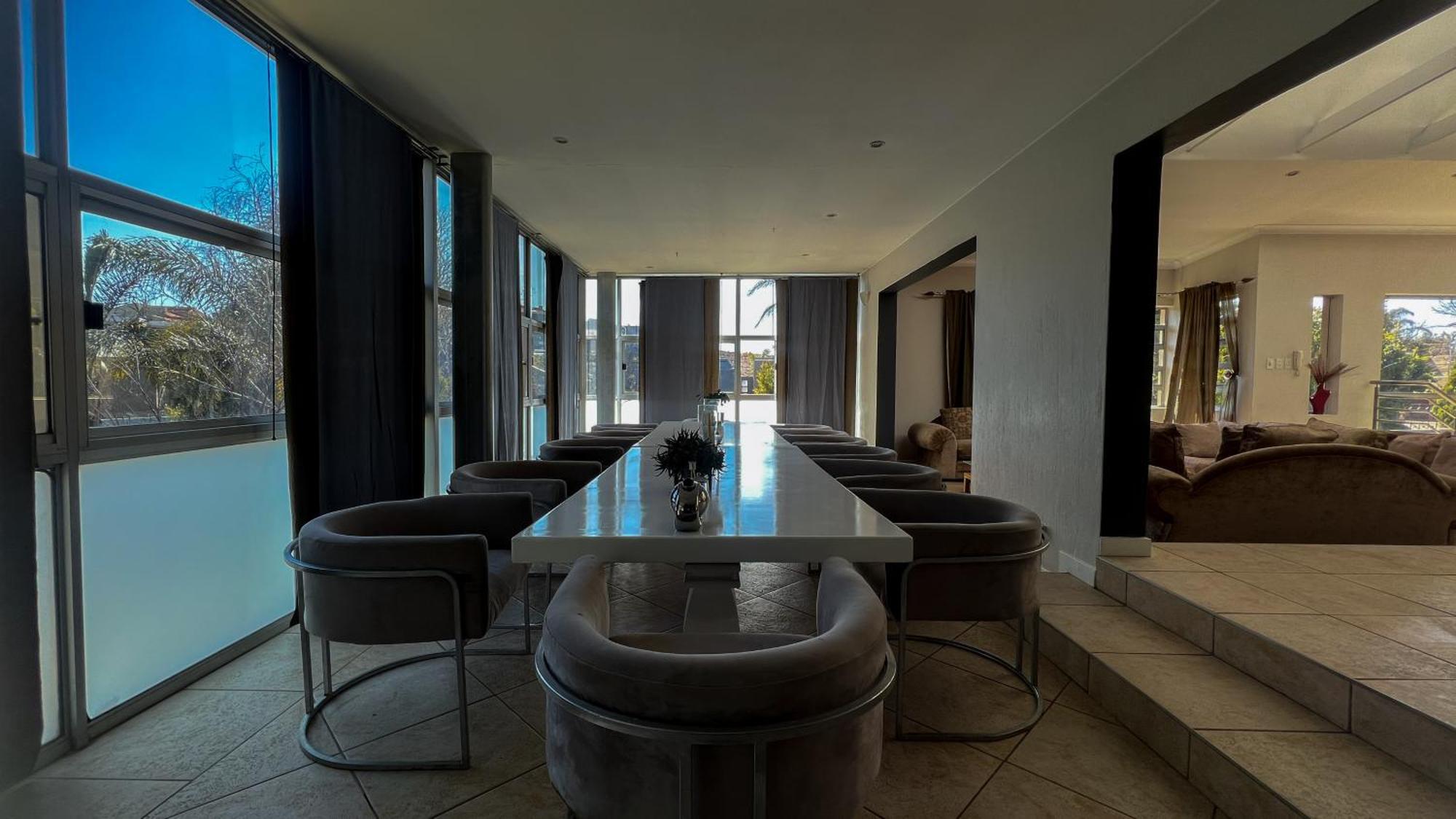 Sizanazo - In The Heart Of Northcliff Hill Homestay