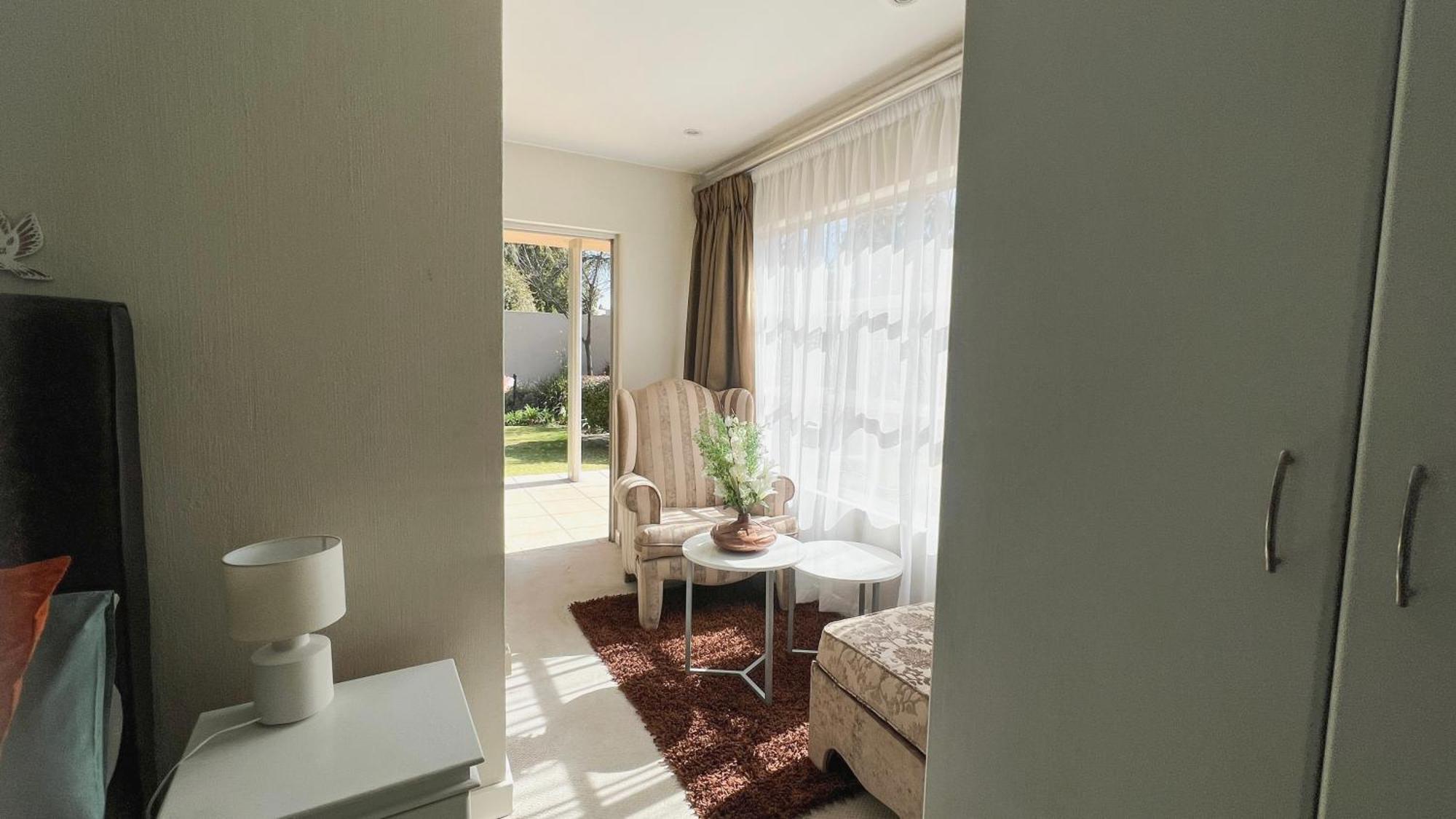 Sizanazo - In The Heart Of Northcliff Hill Homestay