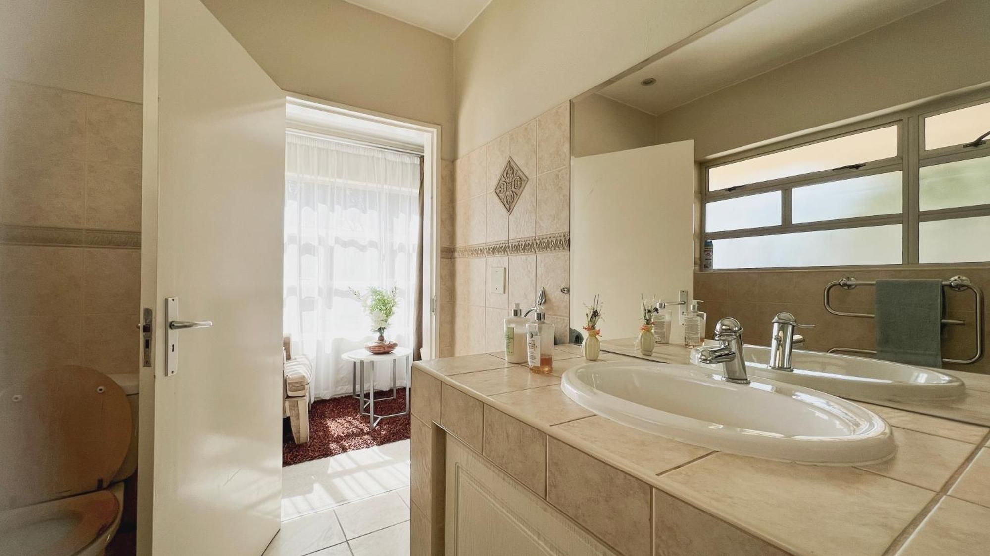 Homestay Sizanazo - In The Heart Of Northcliff Hill