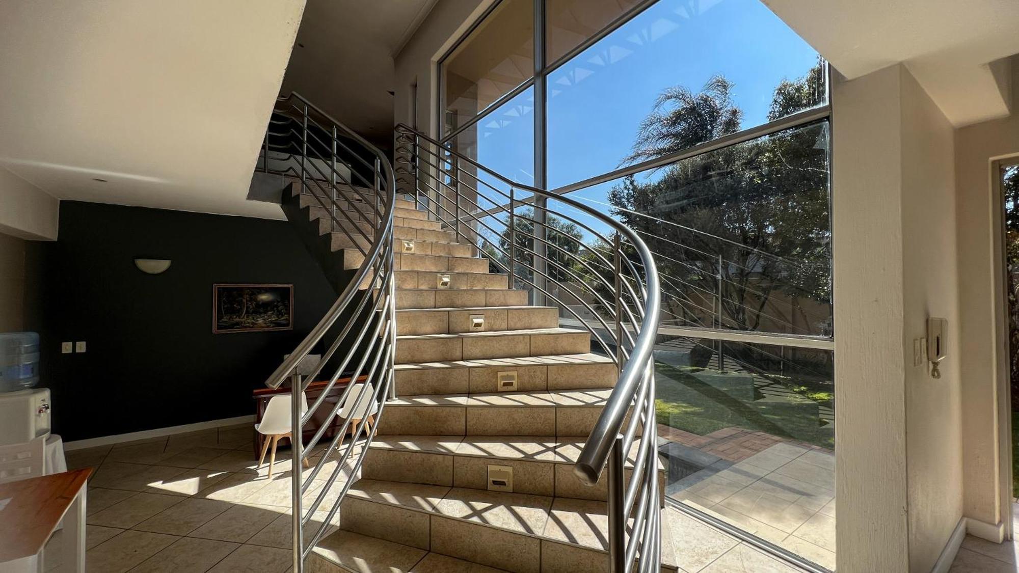 Homestay Sizanazo - In The Heart Of Northcliff Hill *