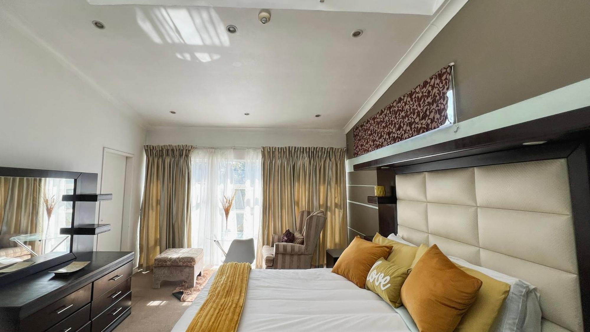 Sizanazo - In The Heart Of Northcliff Hill * Johannesburg