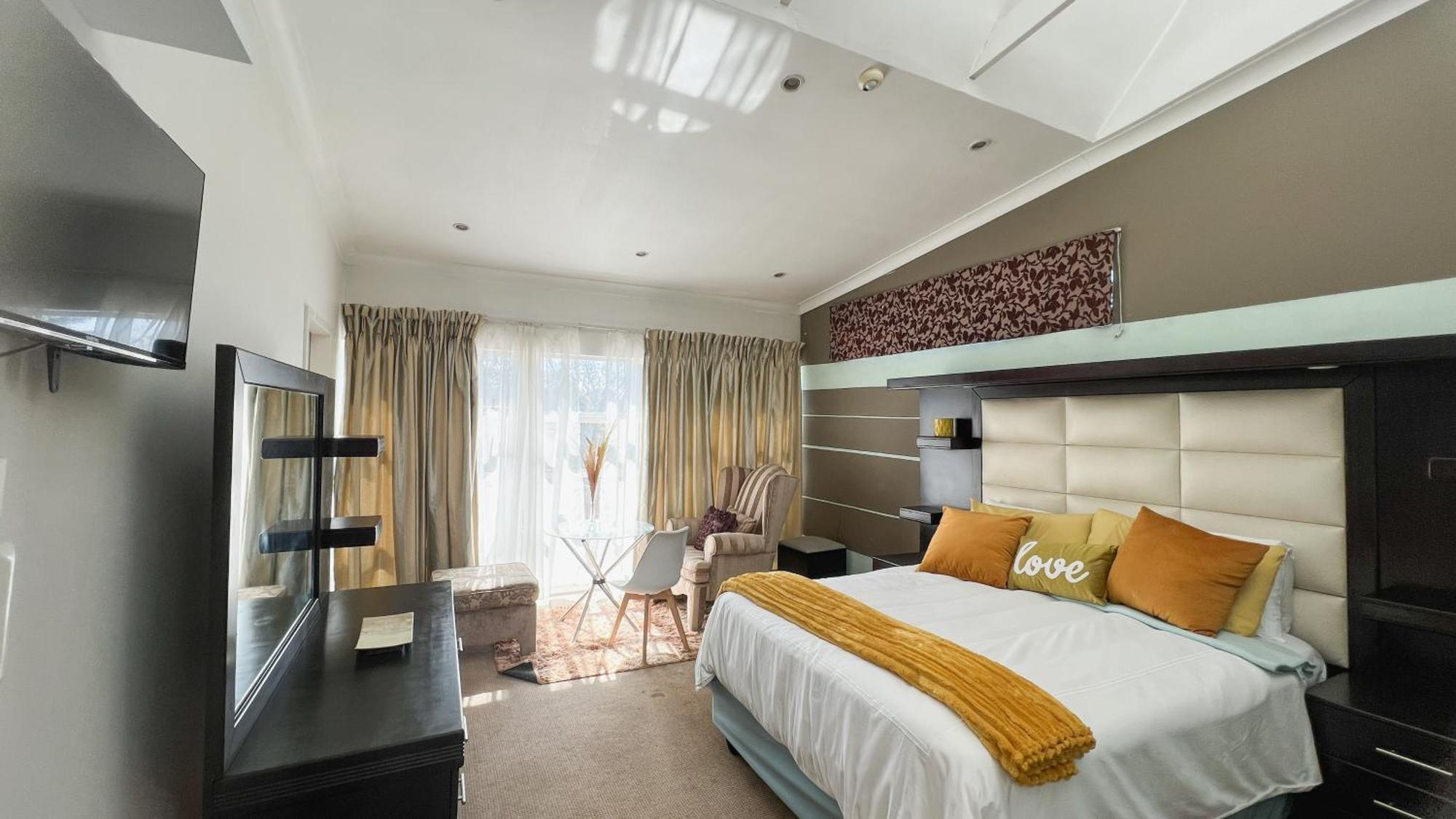 Homestay Sizanazo - In The Heart Of Northcliff Hill