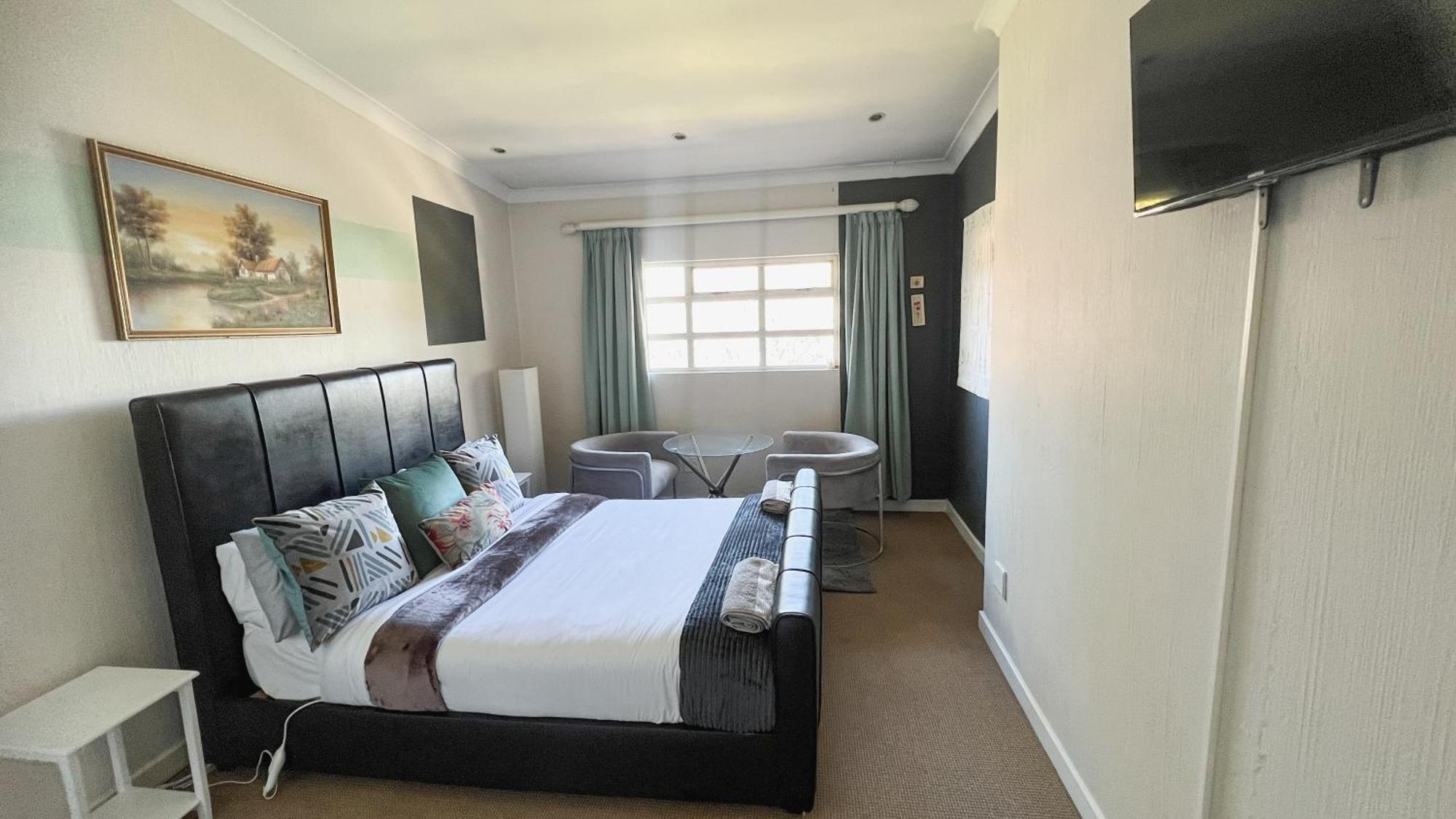 Homestay Sizanazo - In The Heart Of Northcliff Hill *