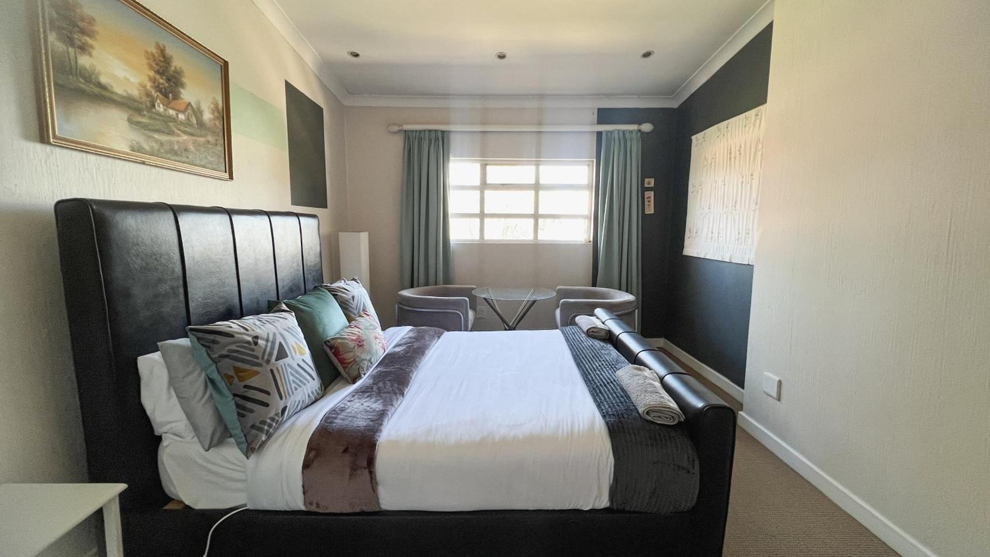 Sizanazo - In The Heart Of Northcliff Hill Homestay