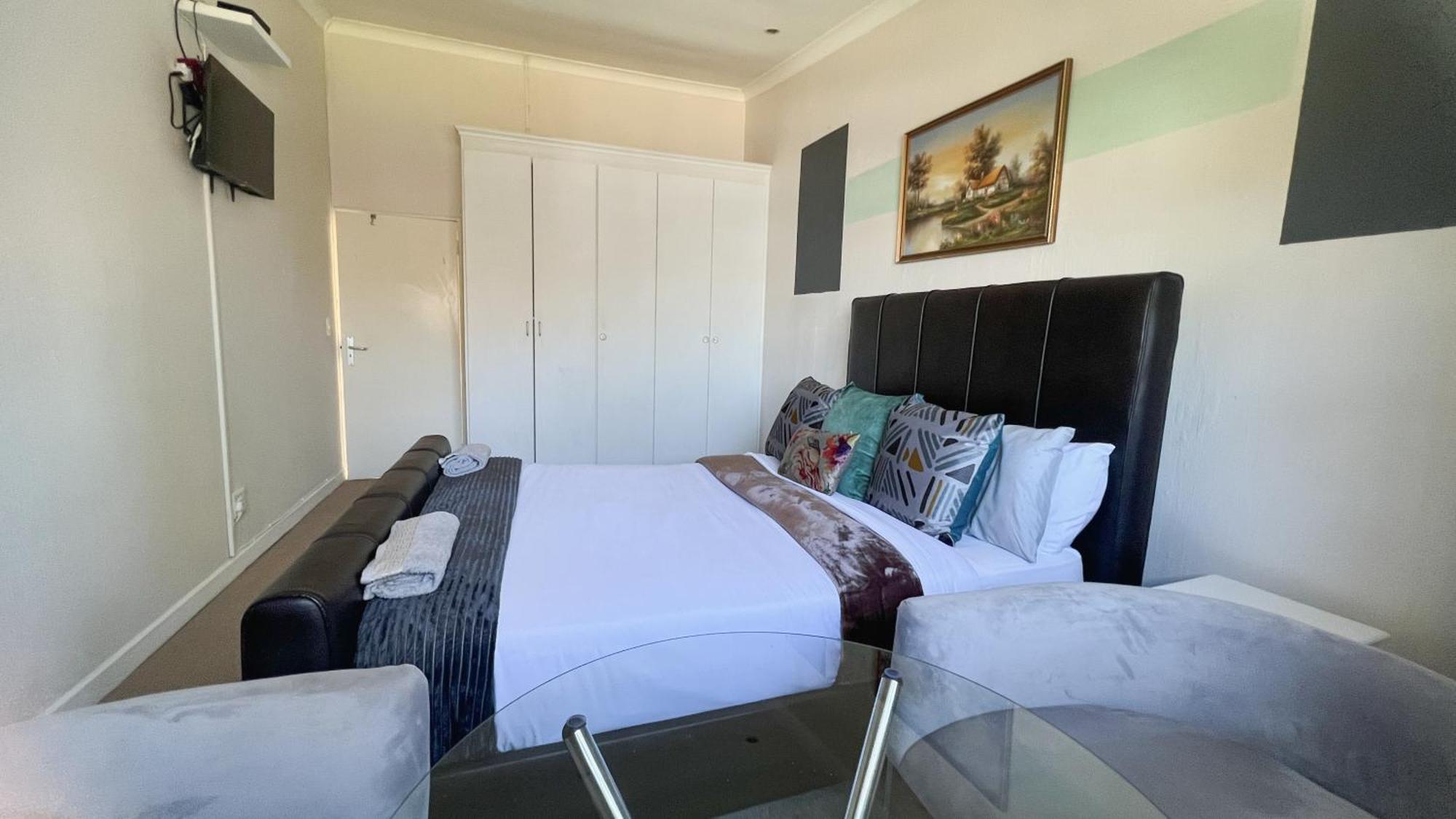 Homestay Sizanazo - In The Heart Of Northcliff Hill