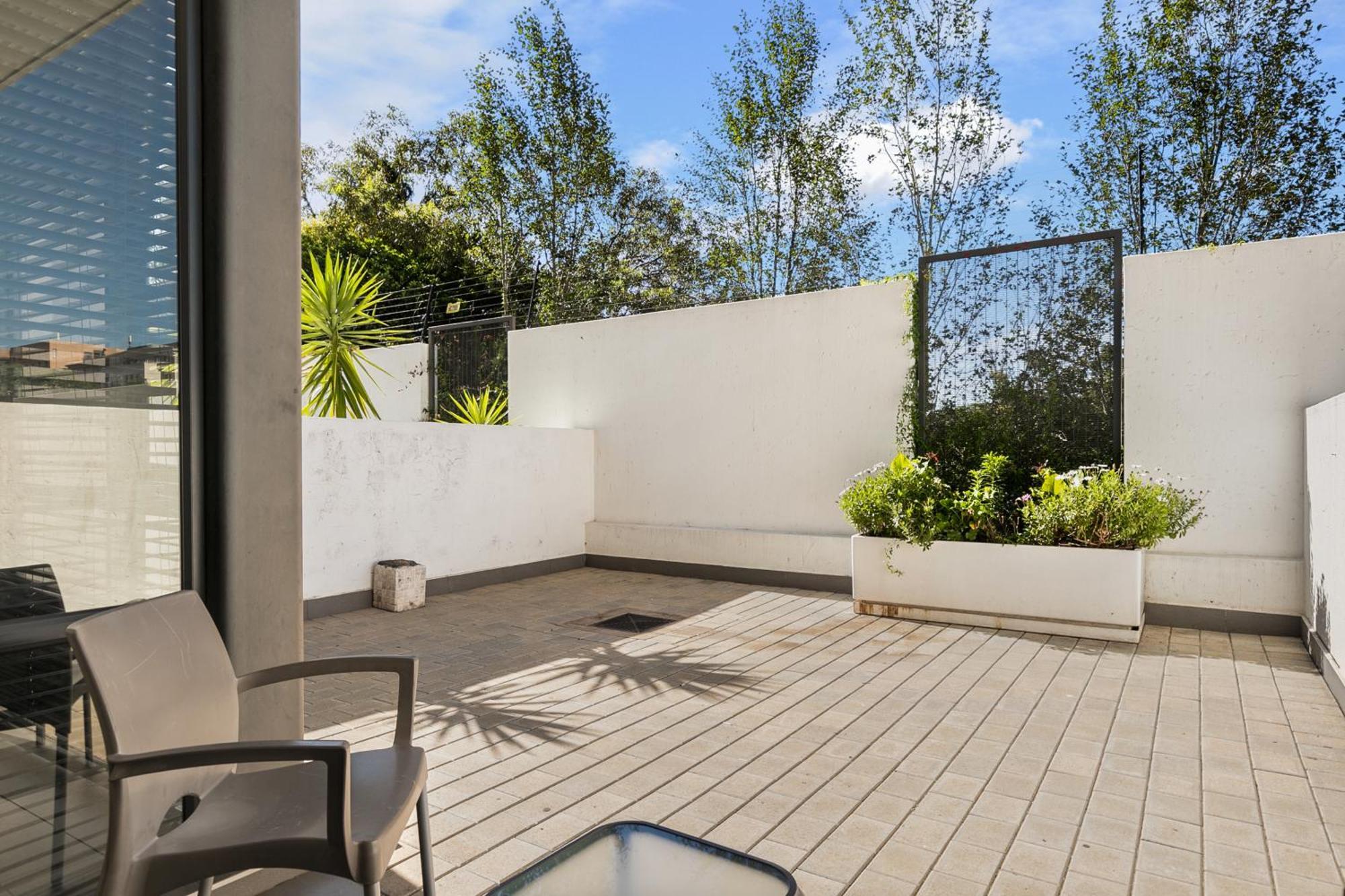 Easy - The Vantage Rosebank