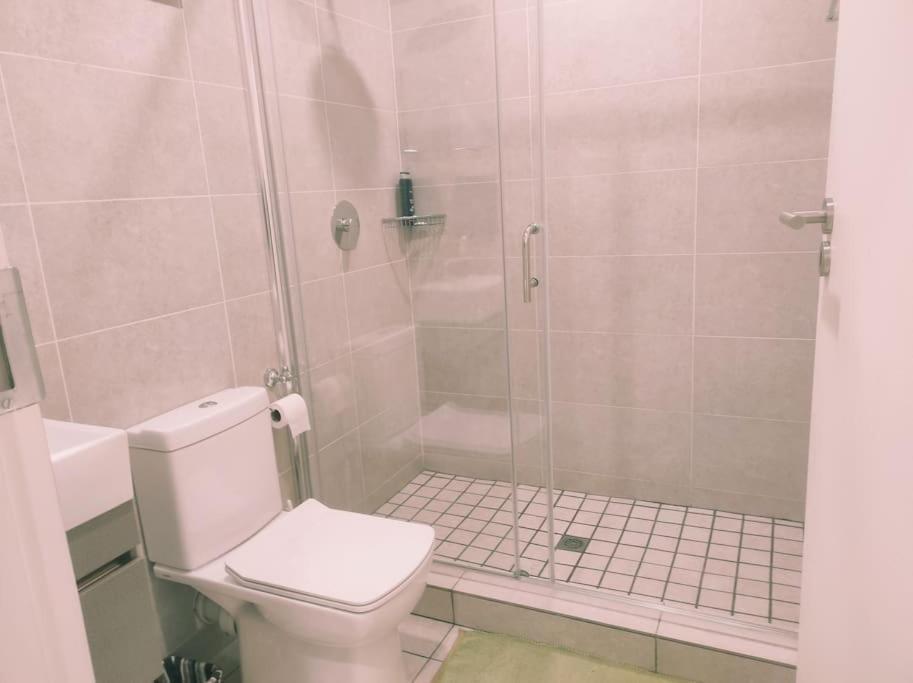 Apartamento Emerald Skye -luxury 1 Bed Pad, Greenstone Hill-no Loadshedding Ups