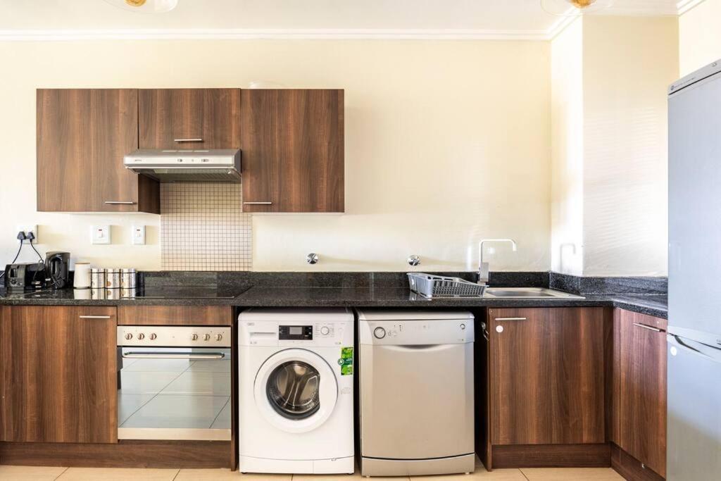 Urban Oasis With Park Views In Sandton,