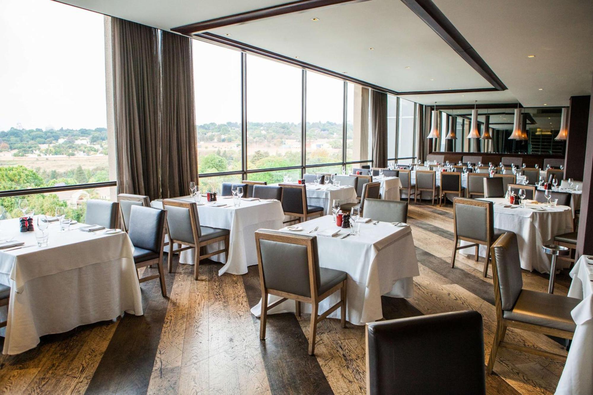 Southern Sun Hyde Park Sandton 4*