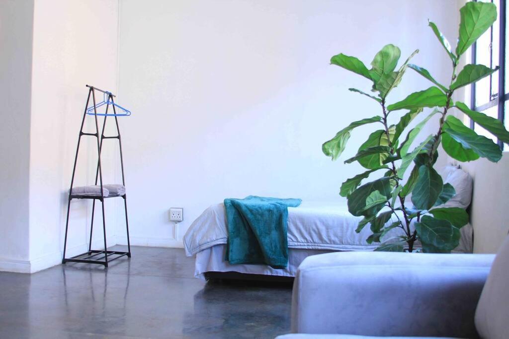Air: Serenity In Maboneng Apartment *