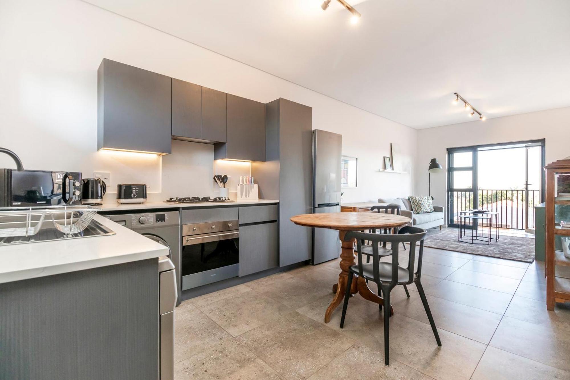 Hyde Park House Apartment *