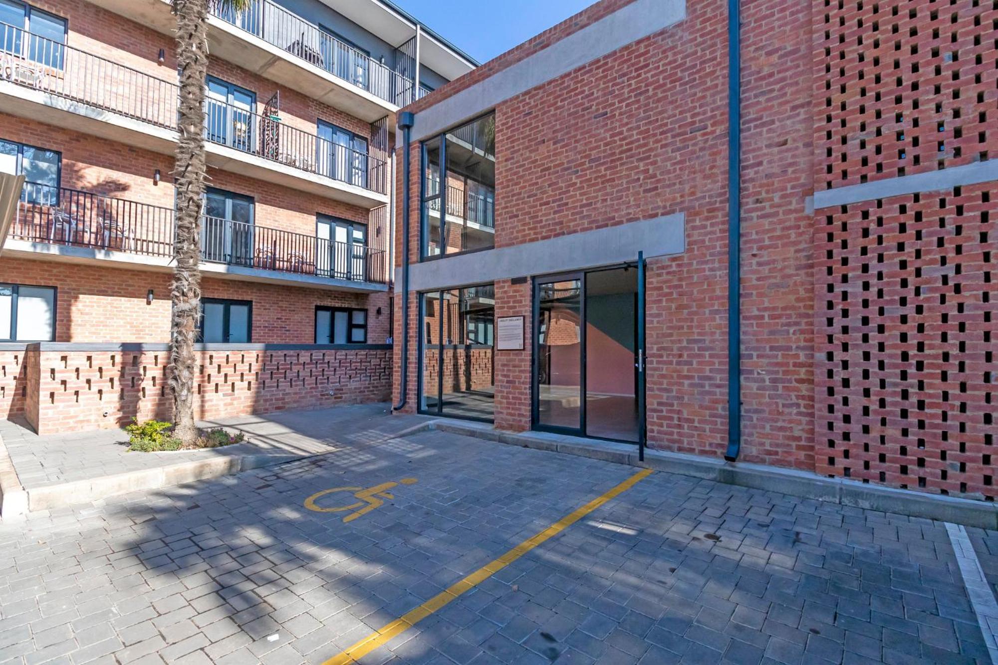 Hyde Park House Apartment