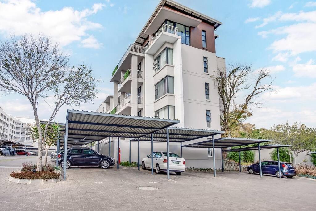 The Galleries Serviced In Rosebank * Johannesburg