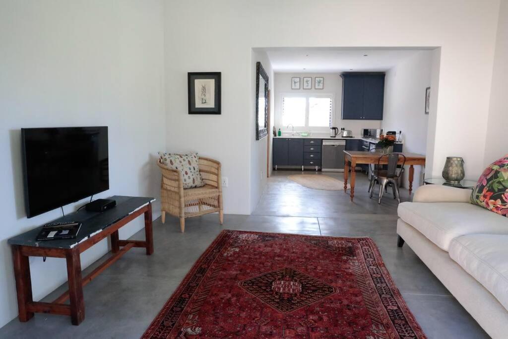 Gorgeous 1-bedroom Sandton Flat