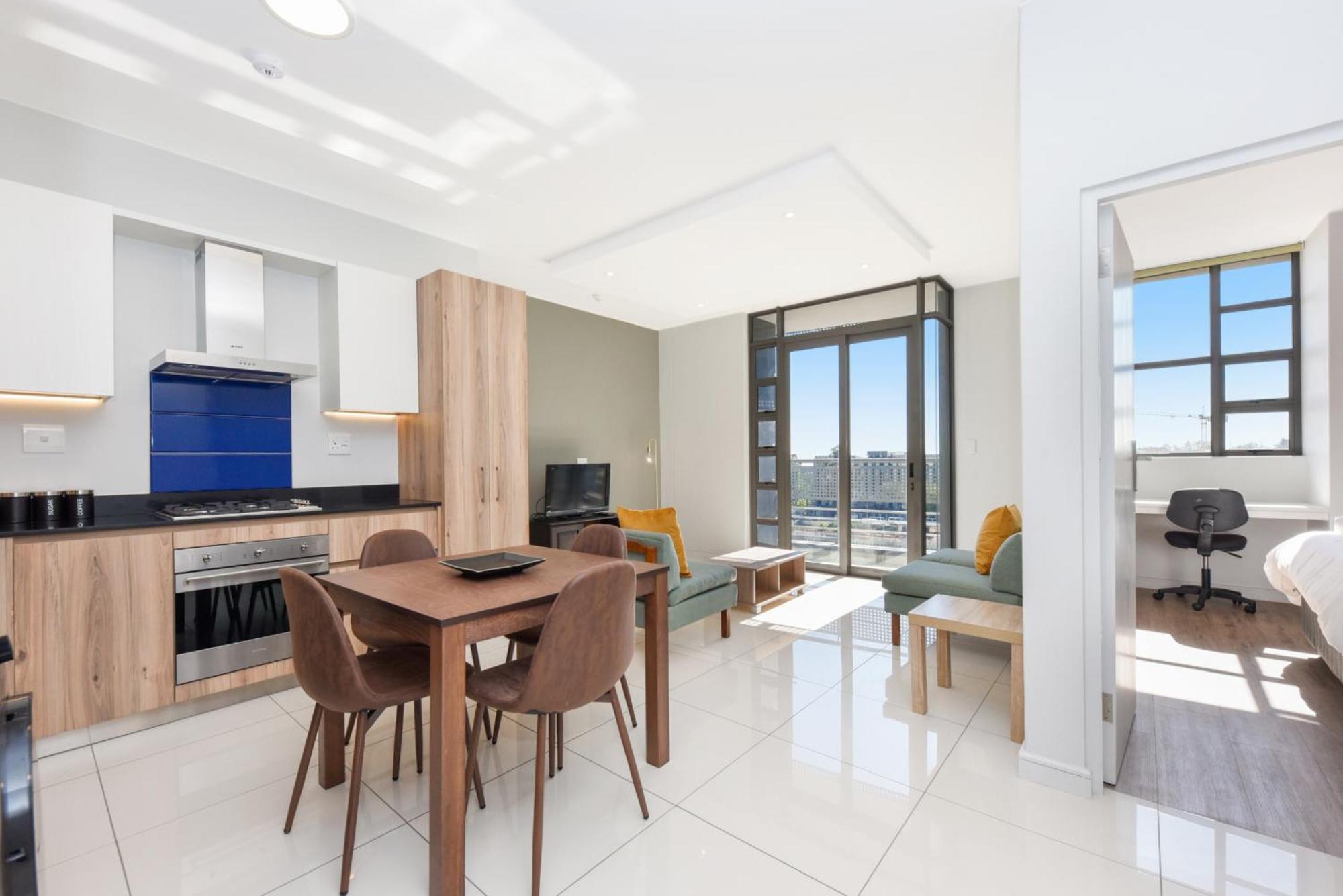 The Median Rosebank Luxury - Building With Generator *