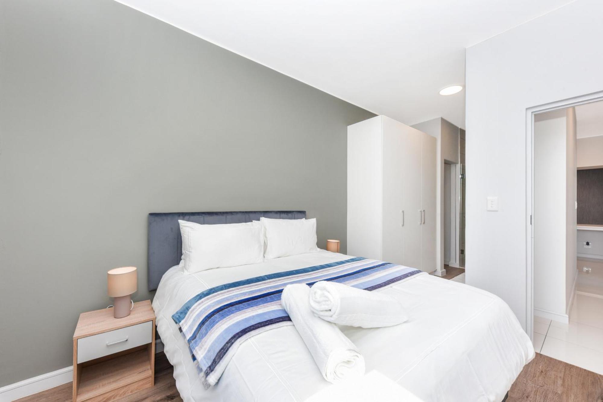 The Median Rosebank Luxury - Building With Generator Apartment Johannesburg