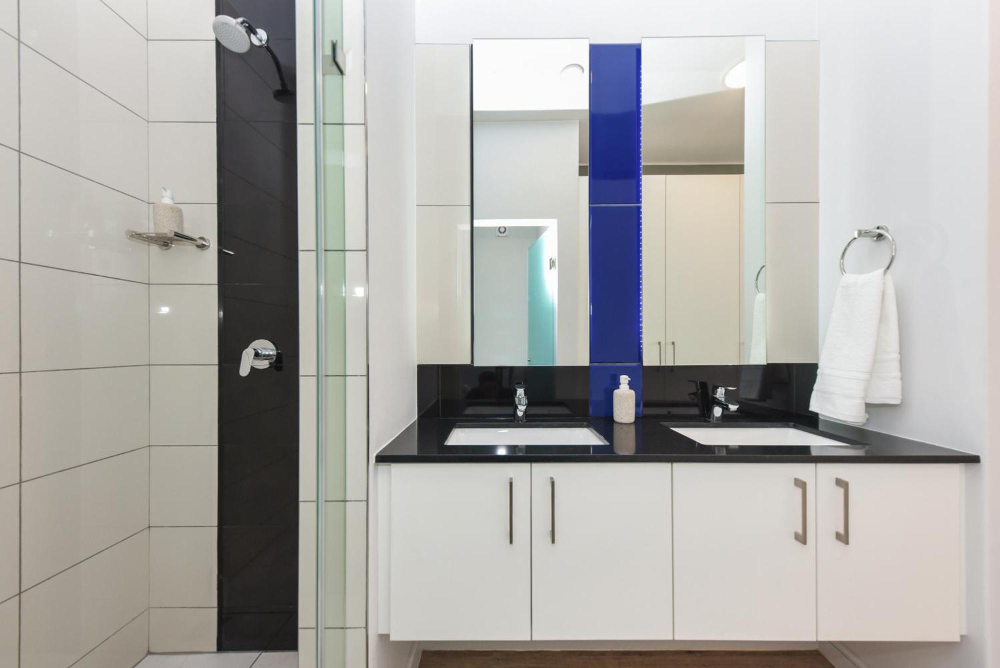Apartment The Median Rosebank Luxury - Building With Generator Johannesburg