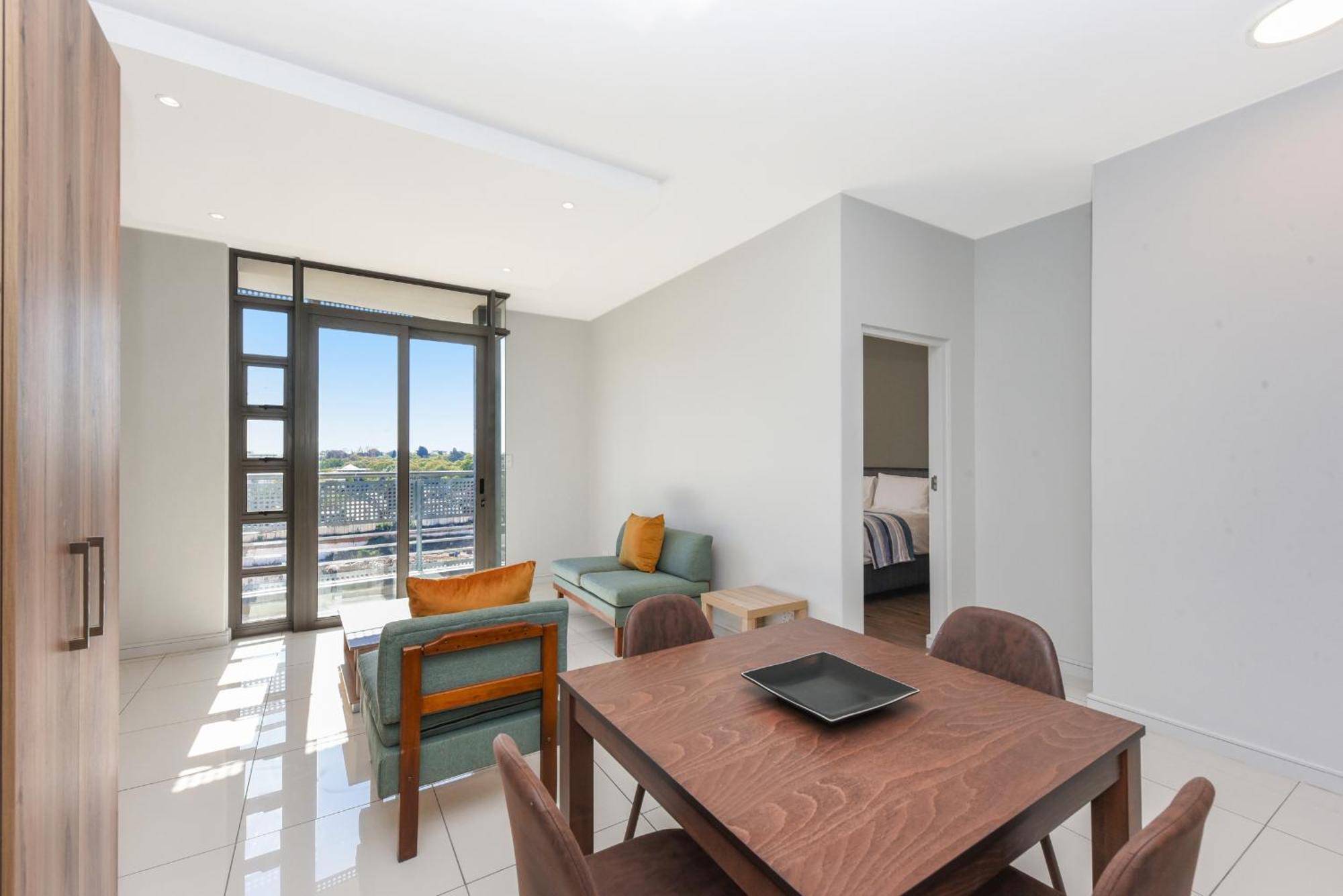 The Median Rosebank Luxury - Building With Generator