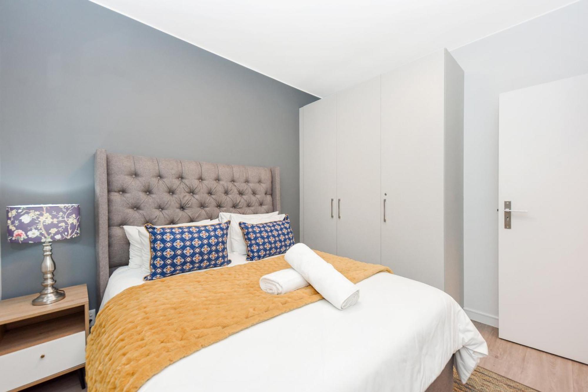 Apartment The Median Rosebank Luxury - Building With Generator Johannesburg
