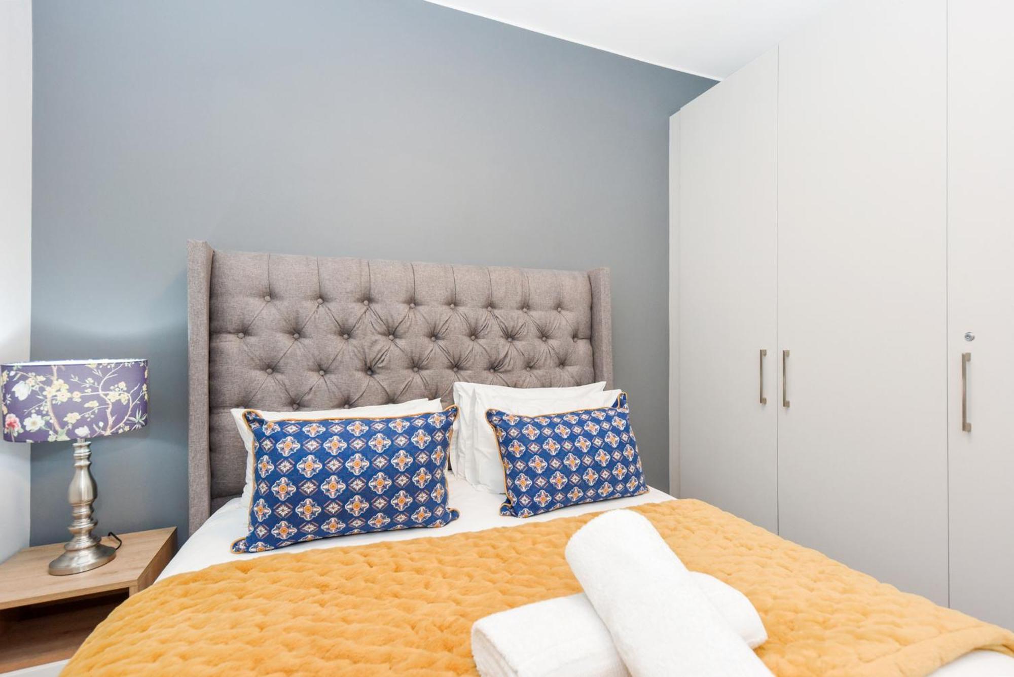 The Median Rosebank Luxury - Building With Generator Apartment *